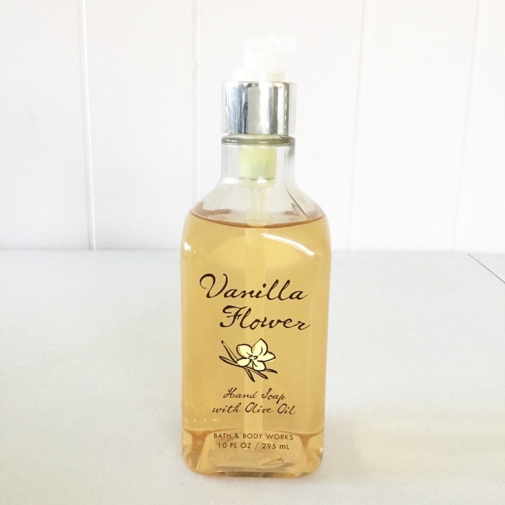 Bath & Body Works  Vanilla Flower Hand Soap With Olive Oil 10 oz Discontinued